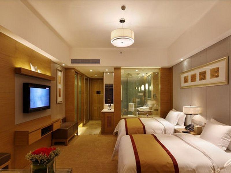 Sovereign Hotel Zhanjiang Exteriör bild
