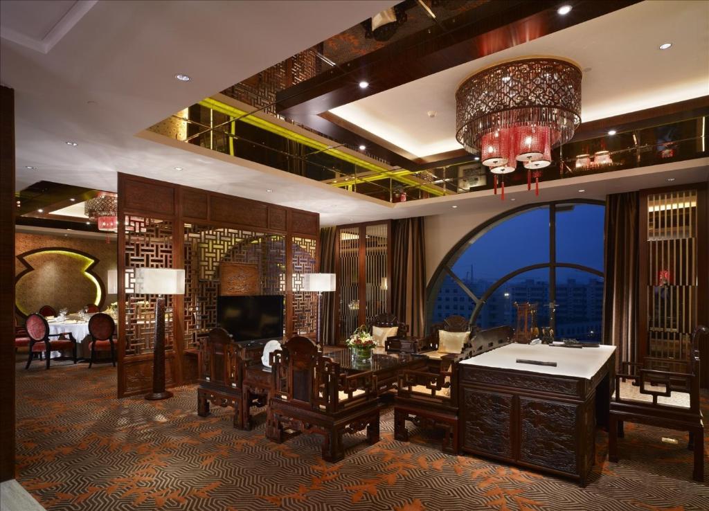 Sovereign Hotel Zhanjiang Exteriör bild