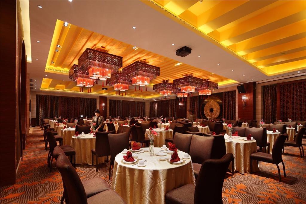 Sovereign Hotel Zhanjiang Exteriör bild