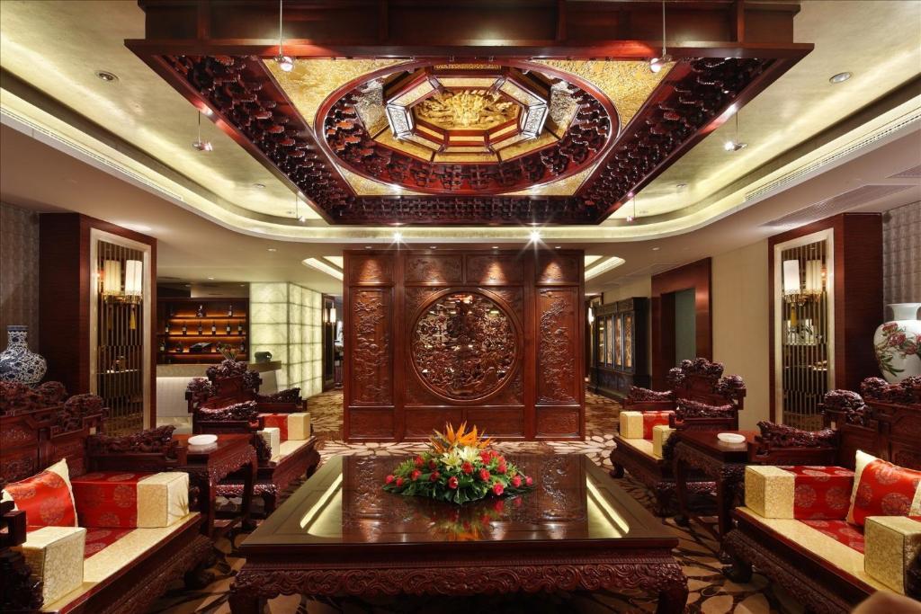 Sovereign Hotel Zhanjiang Exteriör bild