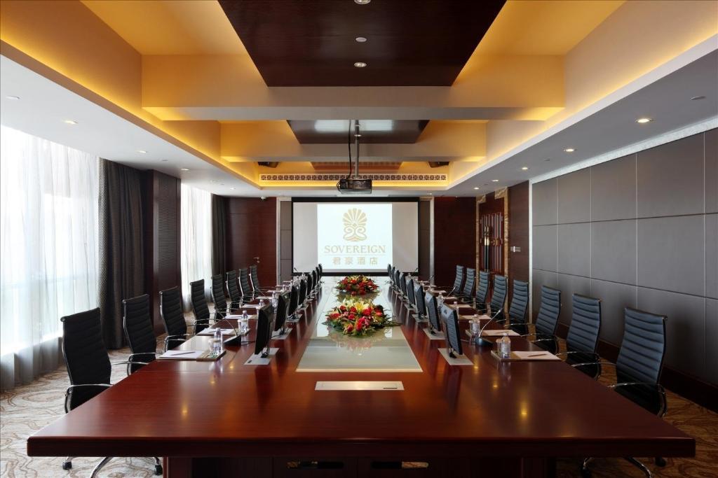 Sovereign Hotel Zhanjiang Exteriör bild
