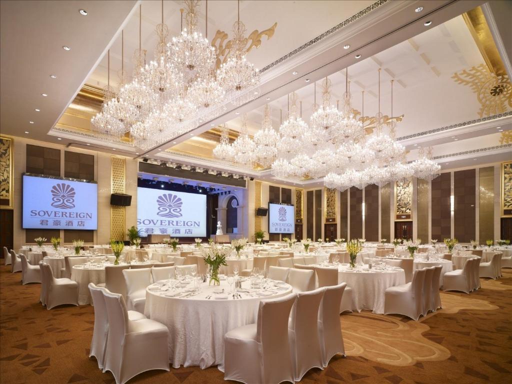 Sovereign Hotel Zhanjiang Exteriör bild
