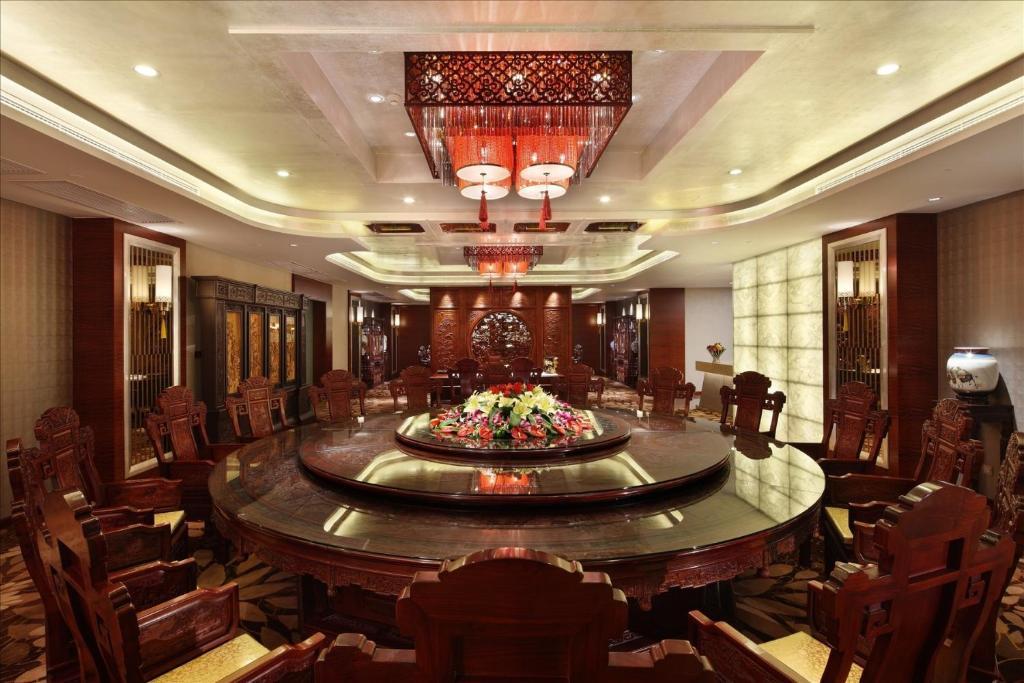 Sovereign Hotel Zhanjiang Exteriör bild