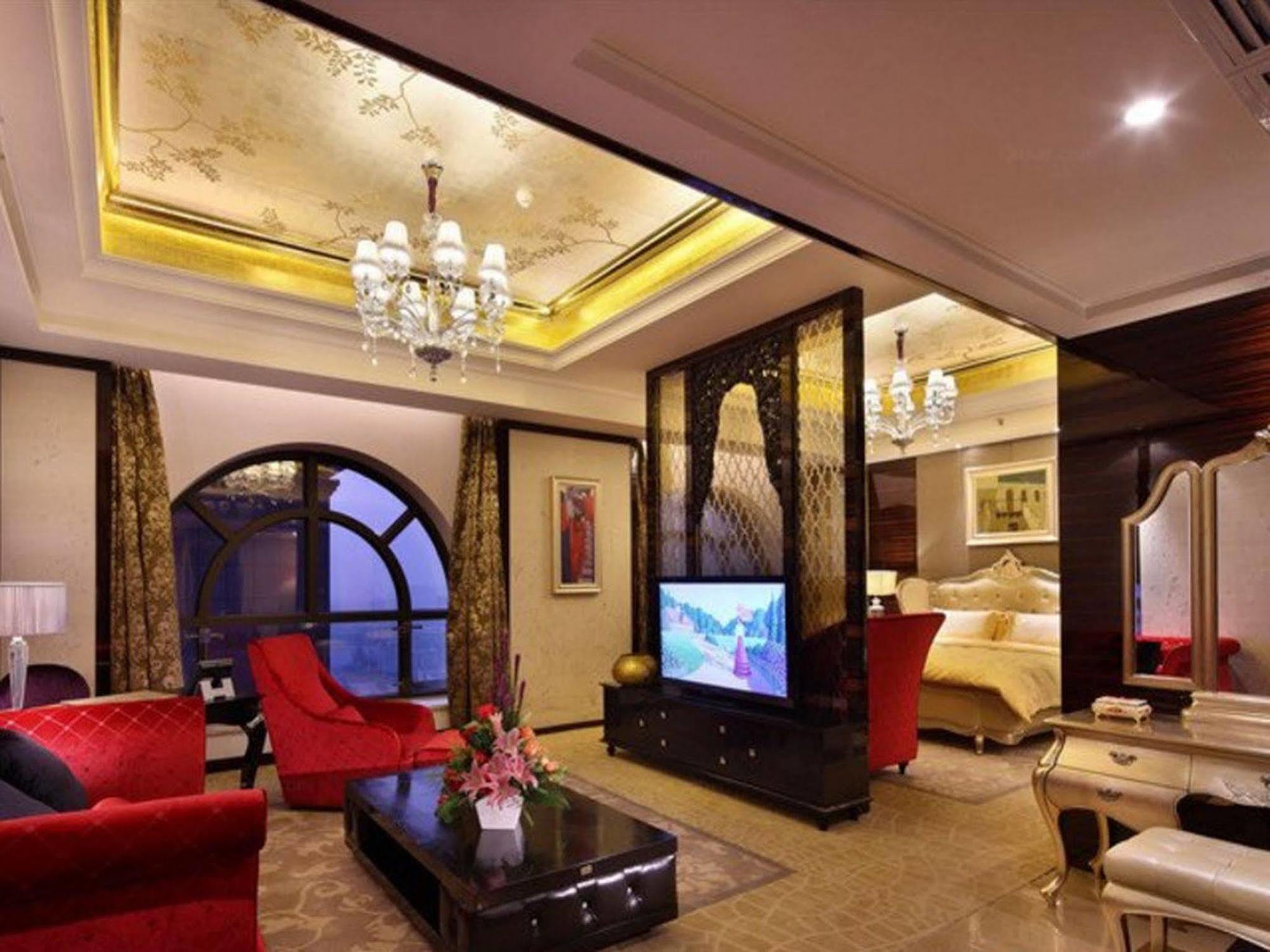 Sovereign Hotel Zhanjiang Exteriör bild